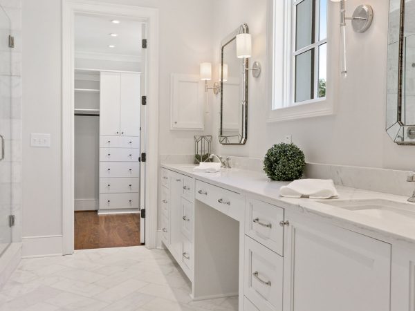 White Double Vanity & Quartz Countertop